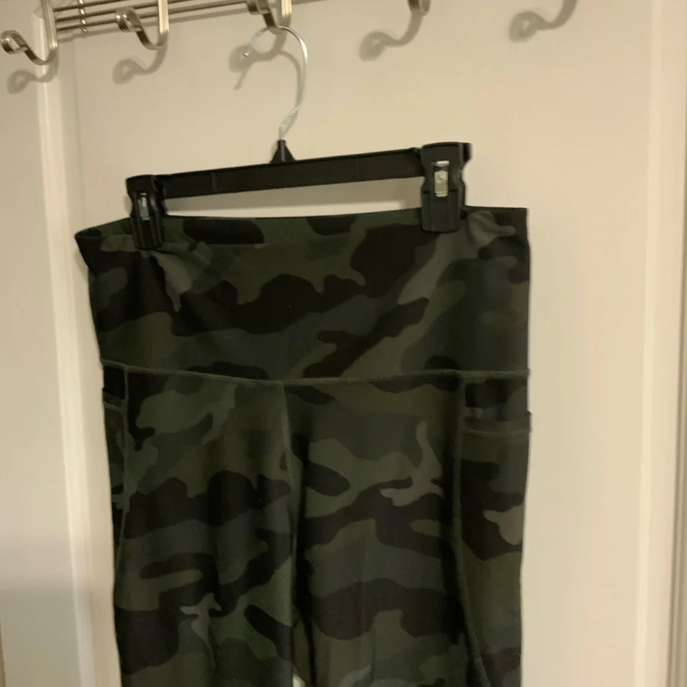SOLD: Old Navy High-Waisted PowerSoft Full-Length Pocket Leggings XL - Picture 5 of 8